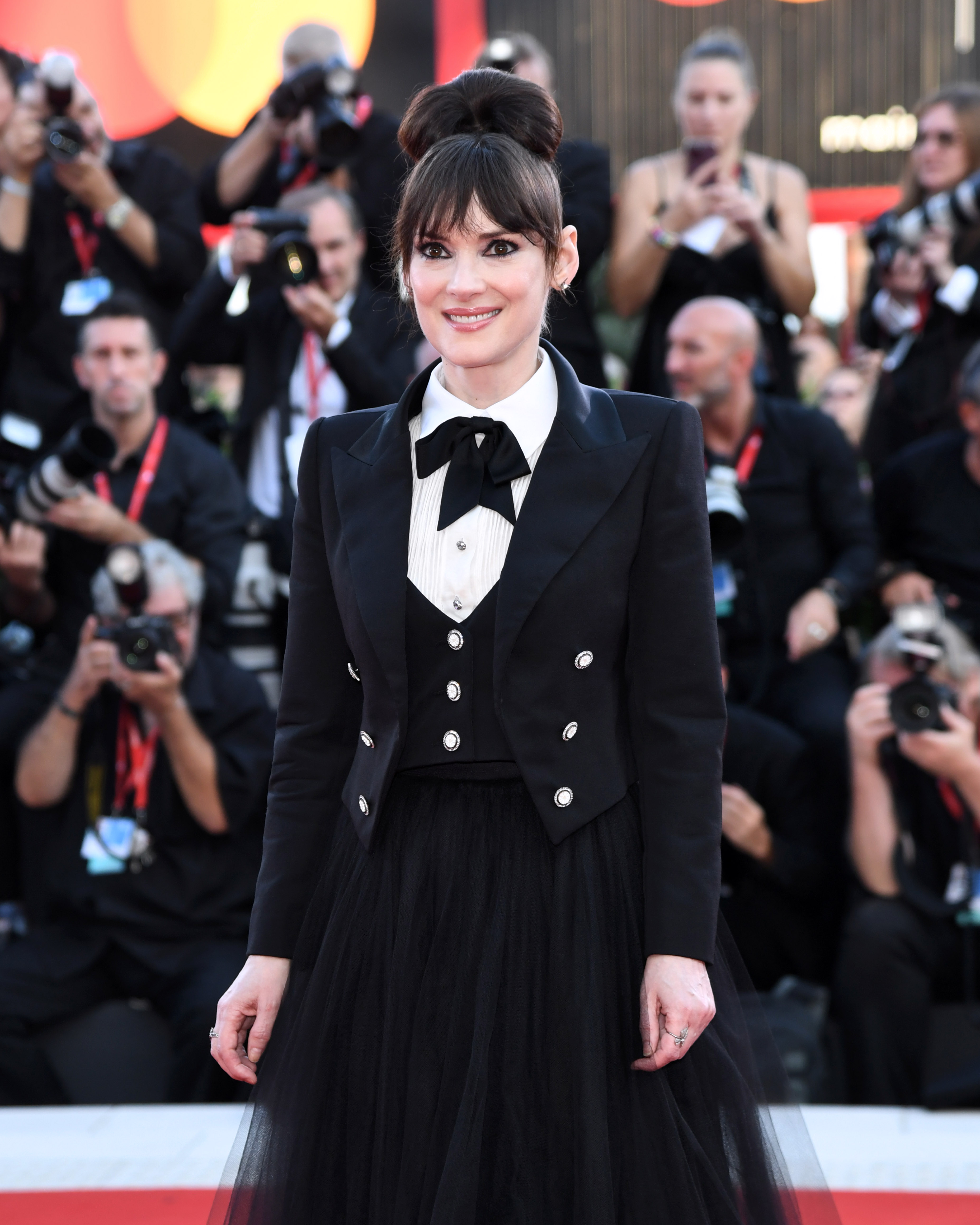 章子怡等亮相81届威尼斯开幕红毯 西格妮韦弗获得终生成就金狮奖