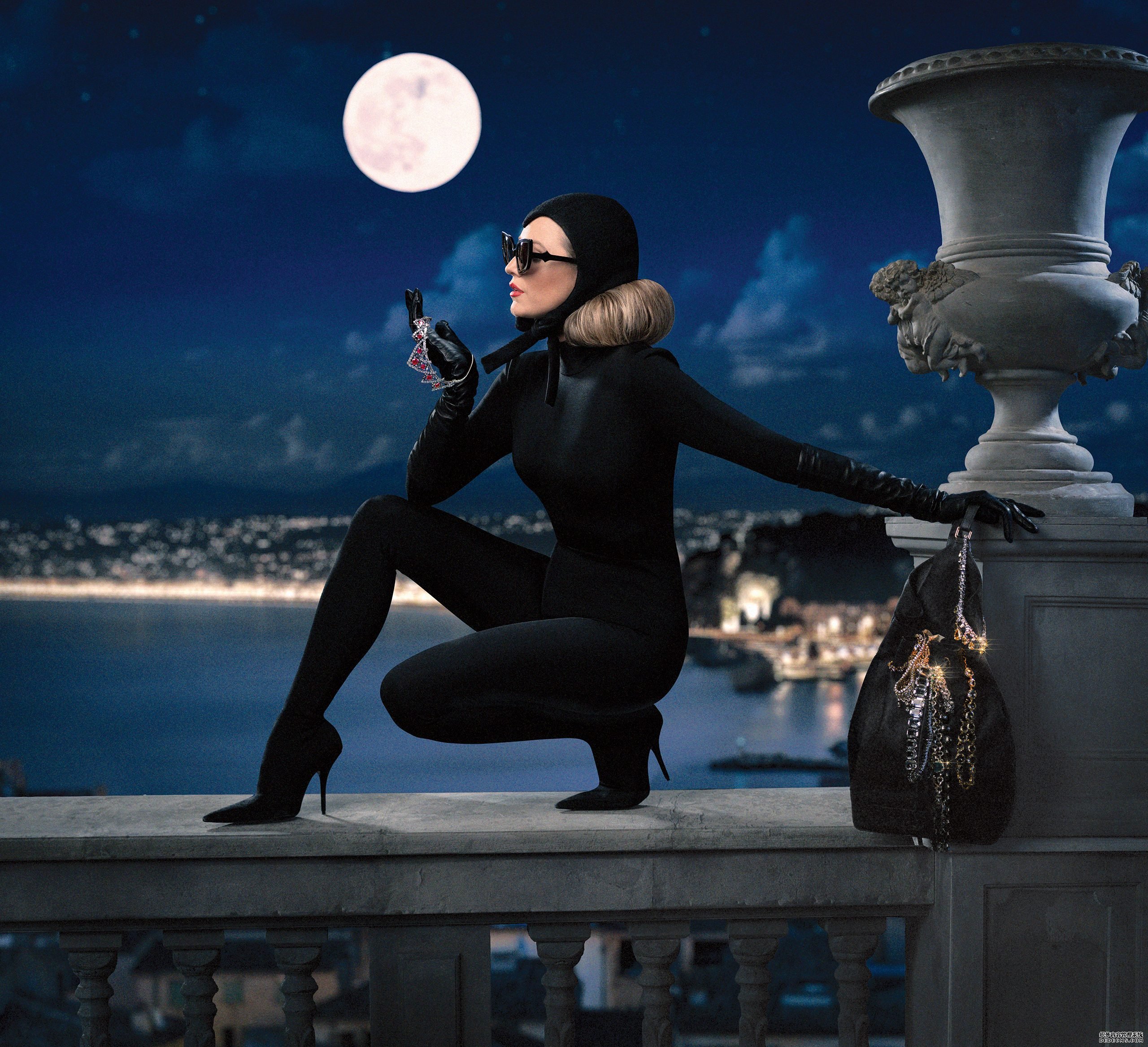 后院起火？小贱贱的妻子和休杰克曼拍写真