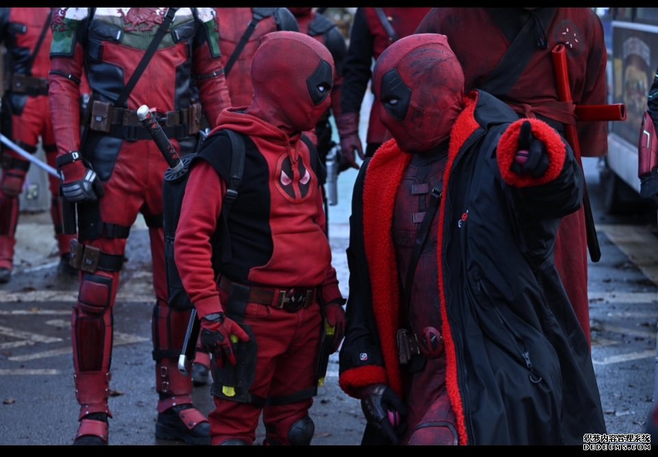 小贱贱透露自己的孩子客串《死侍3》妻子客串女死侍 一家人整整齐齐