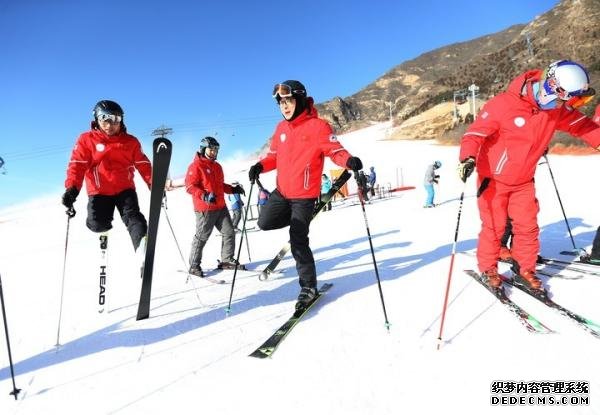 大看台丨撬动万亿，冰雪经济何以滚烫？
