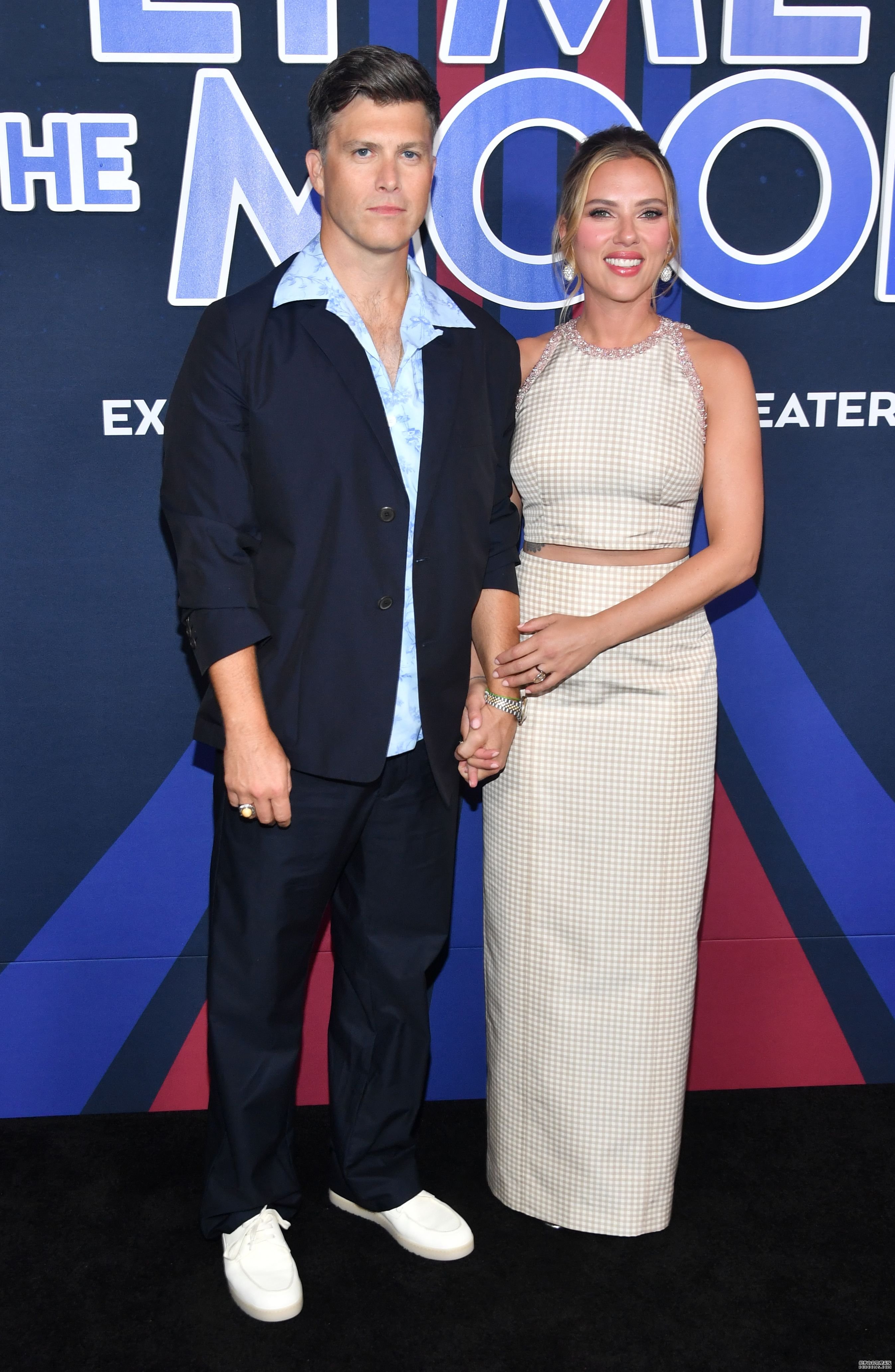 斯嘉丽·约翰逊和丈夫出席《登月大计划》首映式