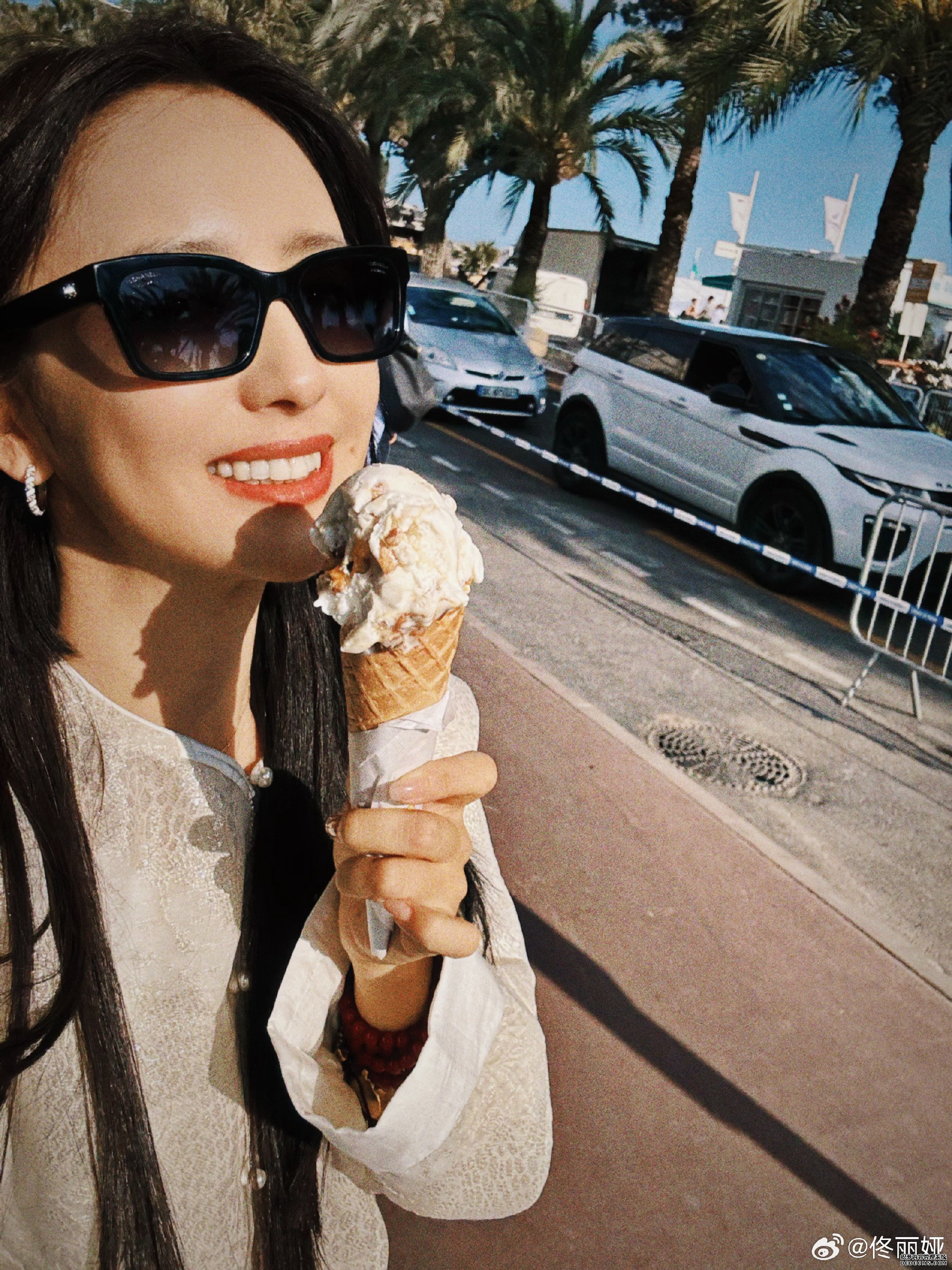 《狗阵》女星佟丽娅晒戛纳美图