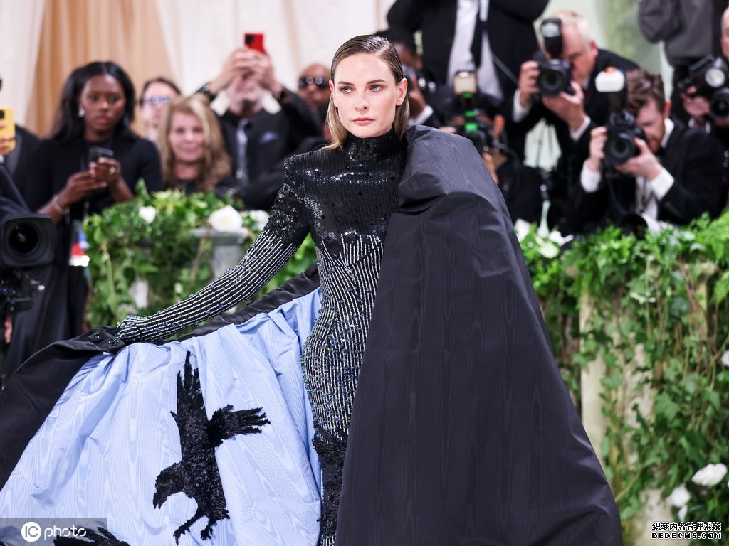 群星亮相24年纽约大都会时装庆典