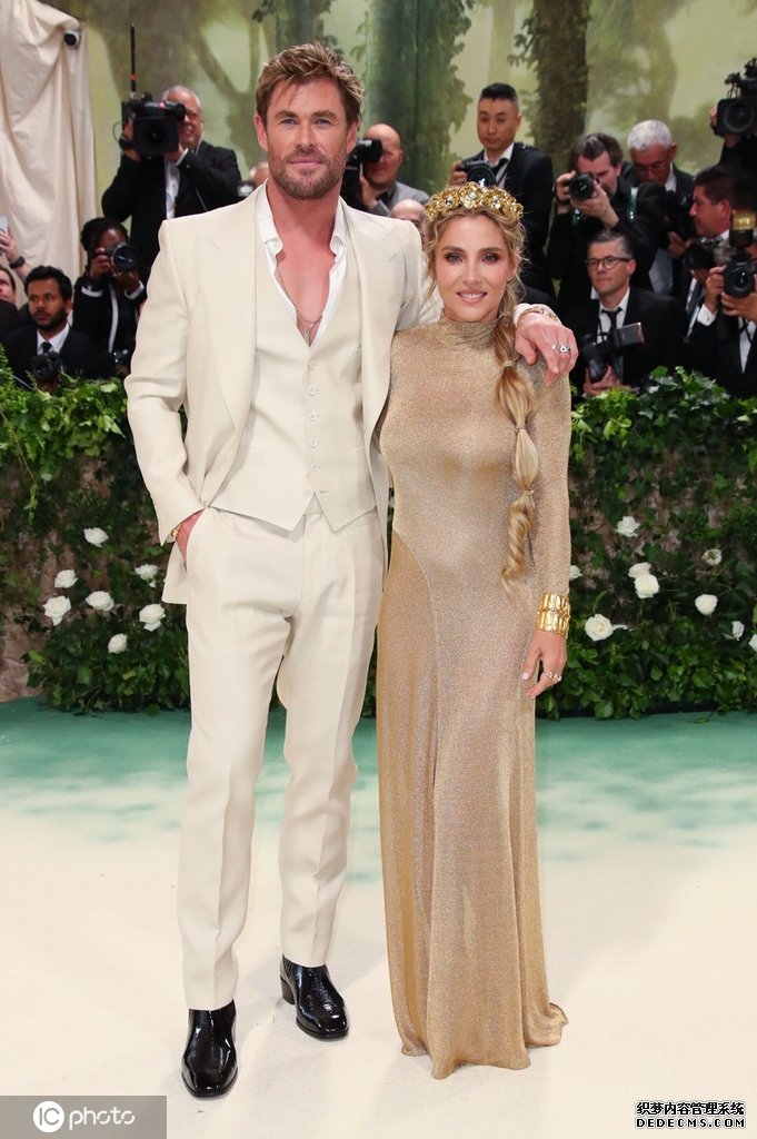 群星亮相24年纽约大都会时装庆典