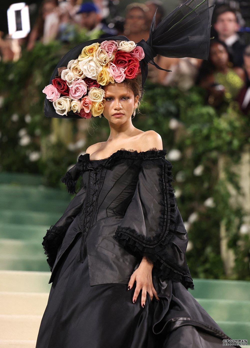 群星亮相24年纽约大都会时装庆典