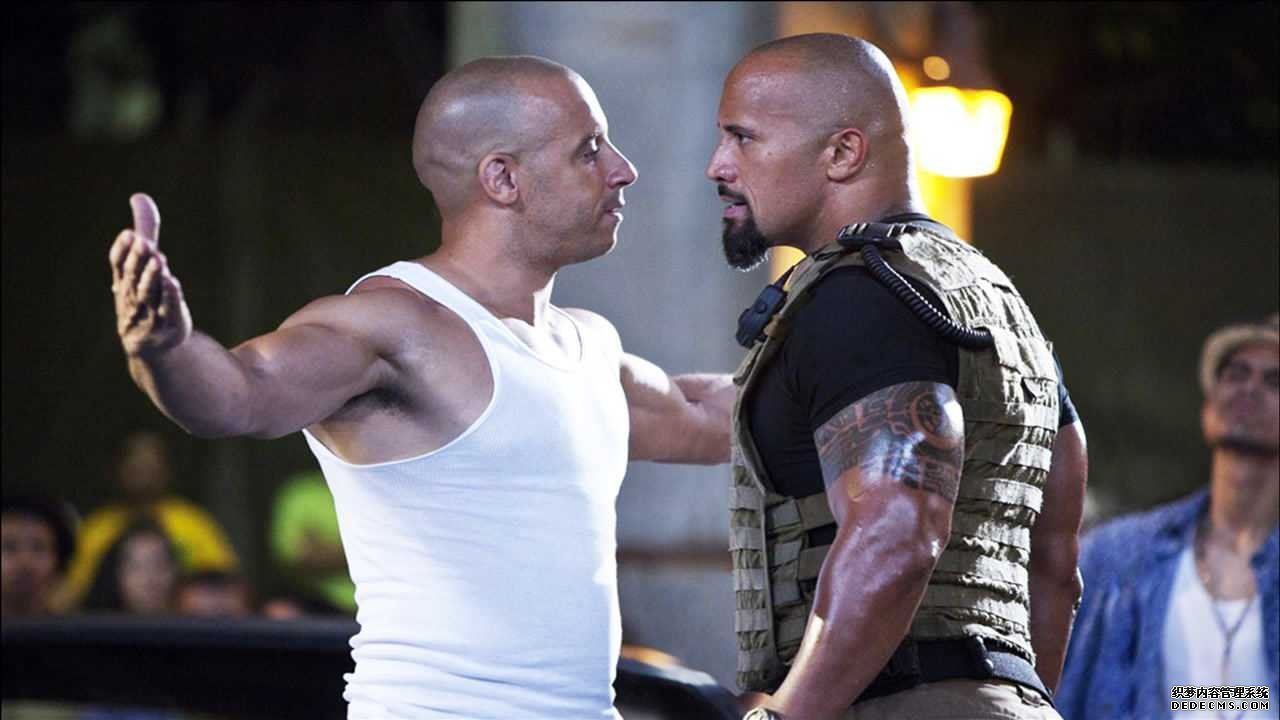 “巨石”强森被爆料在片场耍大牌，新片《红色一号》因强森超支5000万美元