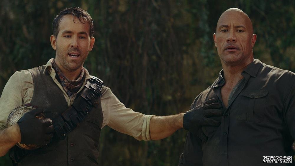 “巨石”强森被爆料在片场耍大牌，新片《红色一号》因强森超支5000万美元