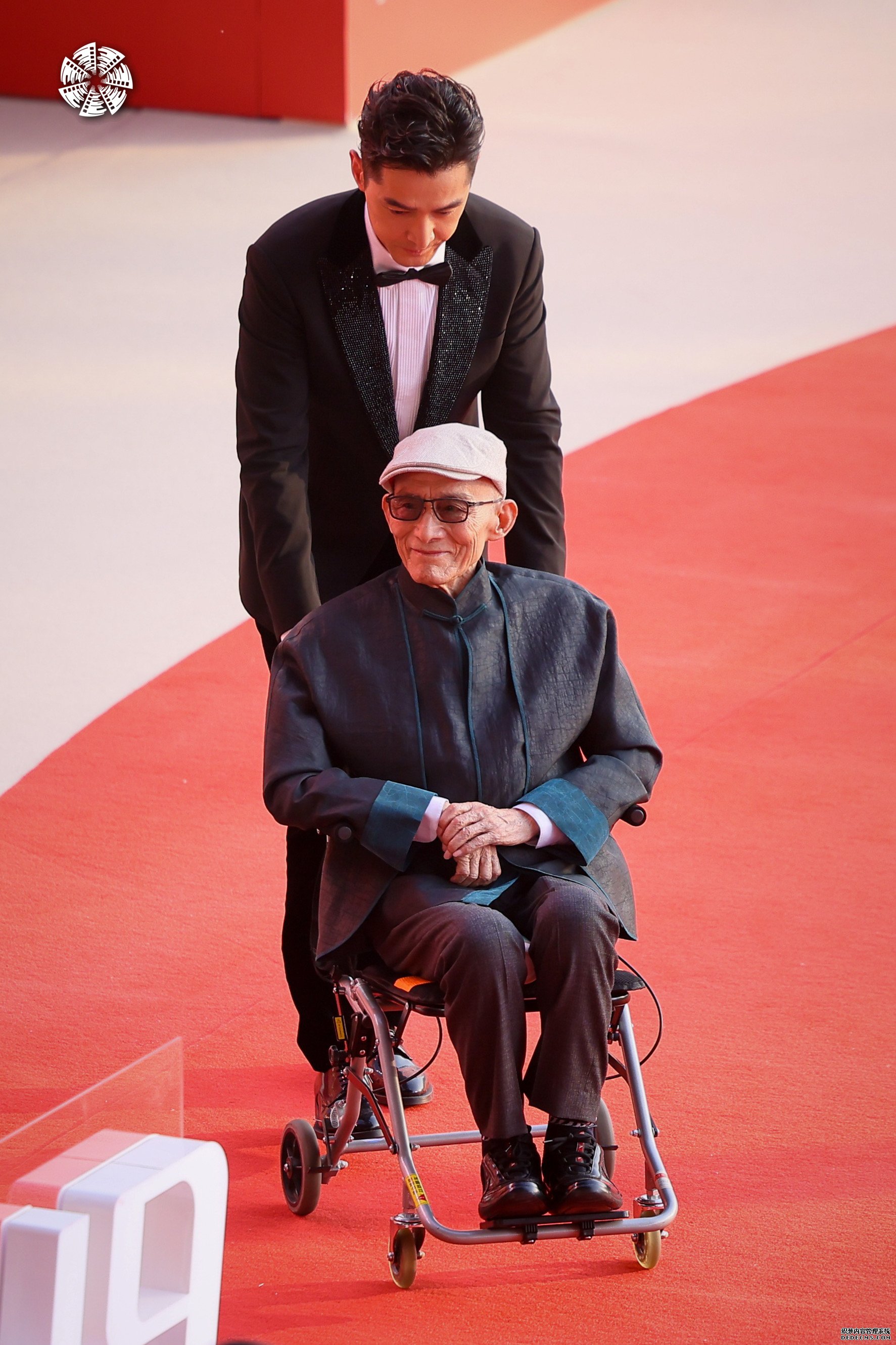 第十四届北京国际电影节开幕，群星走上开幕式红毯