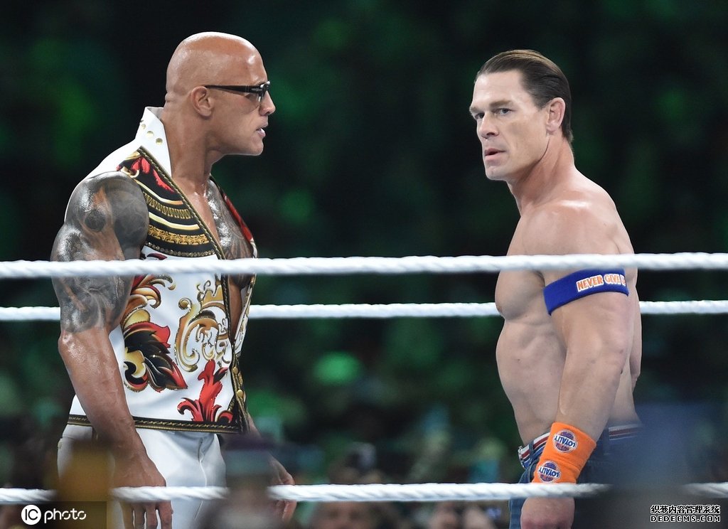 巨石强森和赵喜娜打起来了! WWE摔角比赛创入场人数纪录