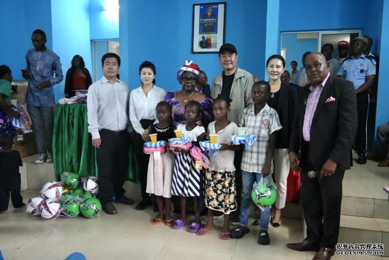南方石化集团联合公益伙伴在刚果（布）奎卢省 开展圣诞爱心捐赠活动