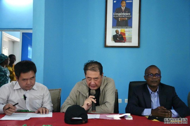 南方石化集团联合公益伙伴在刚果（布）奎卢省 开展圣诞爱心捐赠活动