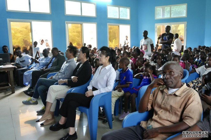 南方石化集团联合公益伙伴在刚果（布）奎卢省 开展圣诞爱心捐赠活动