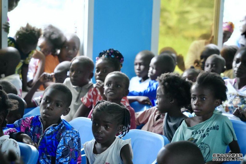 南方石化集团联合公益伙伴在刚果（布）奎卢省 开展圣诞爱心捐赠活动