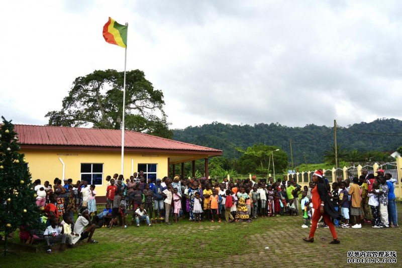 南方石化集团联合公益伙伴在刚果（布）奎卢省 开展圣诞爱心捐赠活动