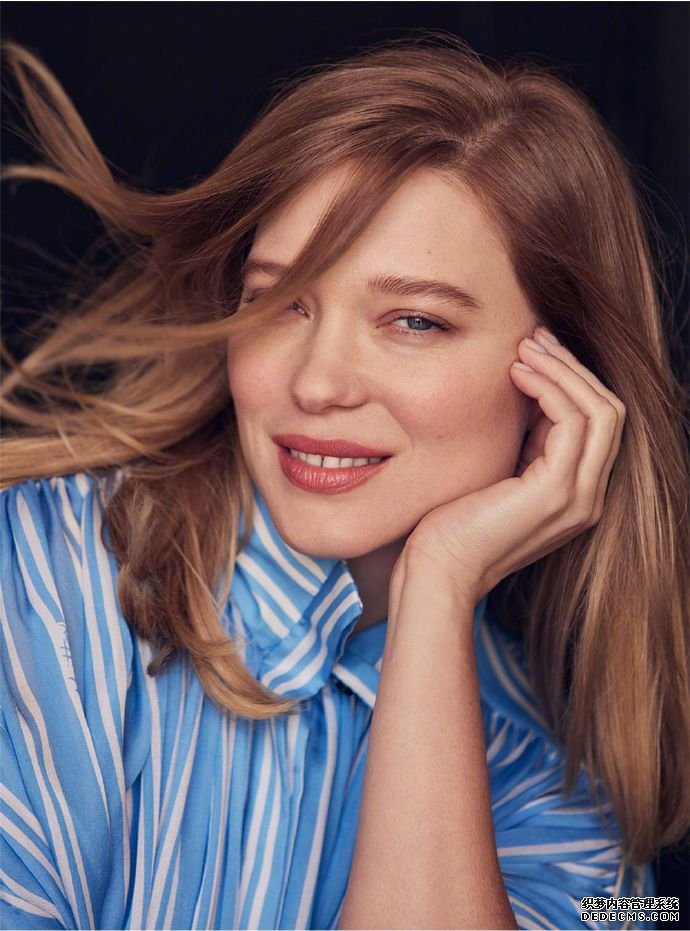 蕾雅·赛杜最新时尚写真曝光，出演电影《沙丘2》本周国内上映