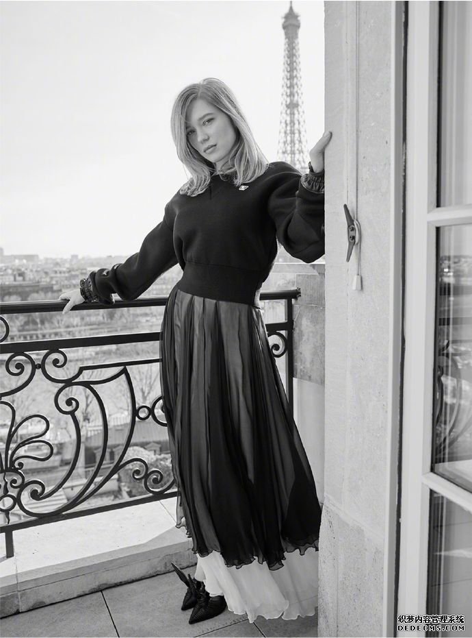 蕾雅·赛杜最新时尚写真曝光，出演电影《沙丘2》本周国内上映