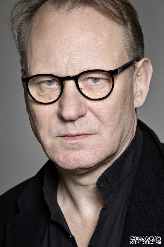 斯特兰·斯卡斯加德：《沙丘2》中造型化妆需要8个小时