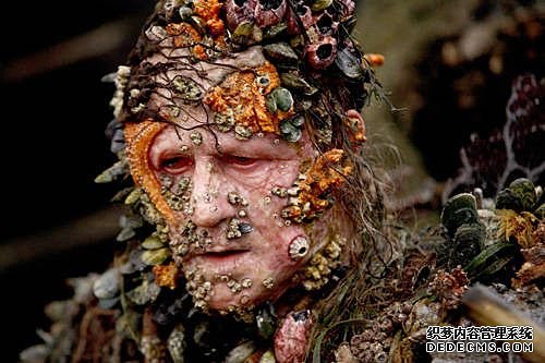 斯特兰·斯卡斯加德：《沙丘2》中造型化妆需要8个小时