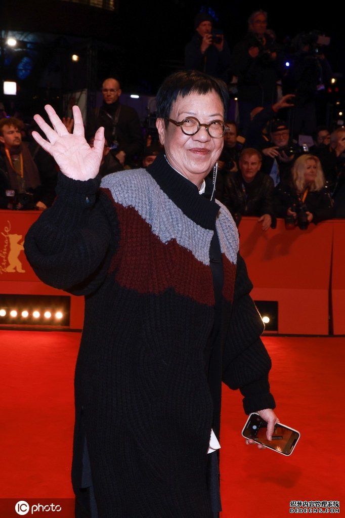 基里安·墨菲、马特达蒙、许鞍华等亮相74届柏林电影节开幕红毯