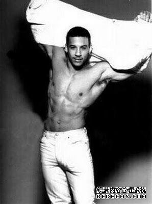 范迪塞尔：这位肌肉男背后有不少故事，双胞胎哥哥叫保罗，后悔错过《速激2》