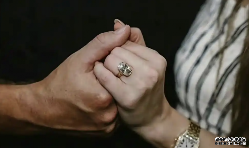 霉霉订婚戒凭什么刷屏？8克拉天然老矿切工带火复古天然钻石热潮