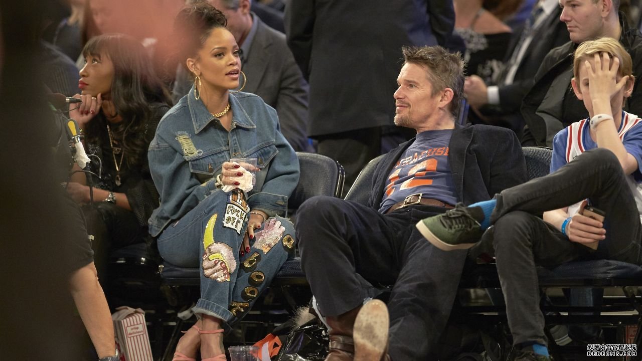 伊桑·霍克和女儿玛雅·霍克登杂志封面 ​​​