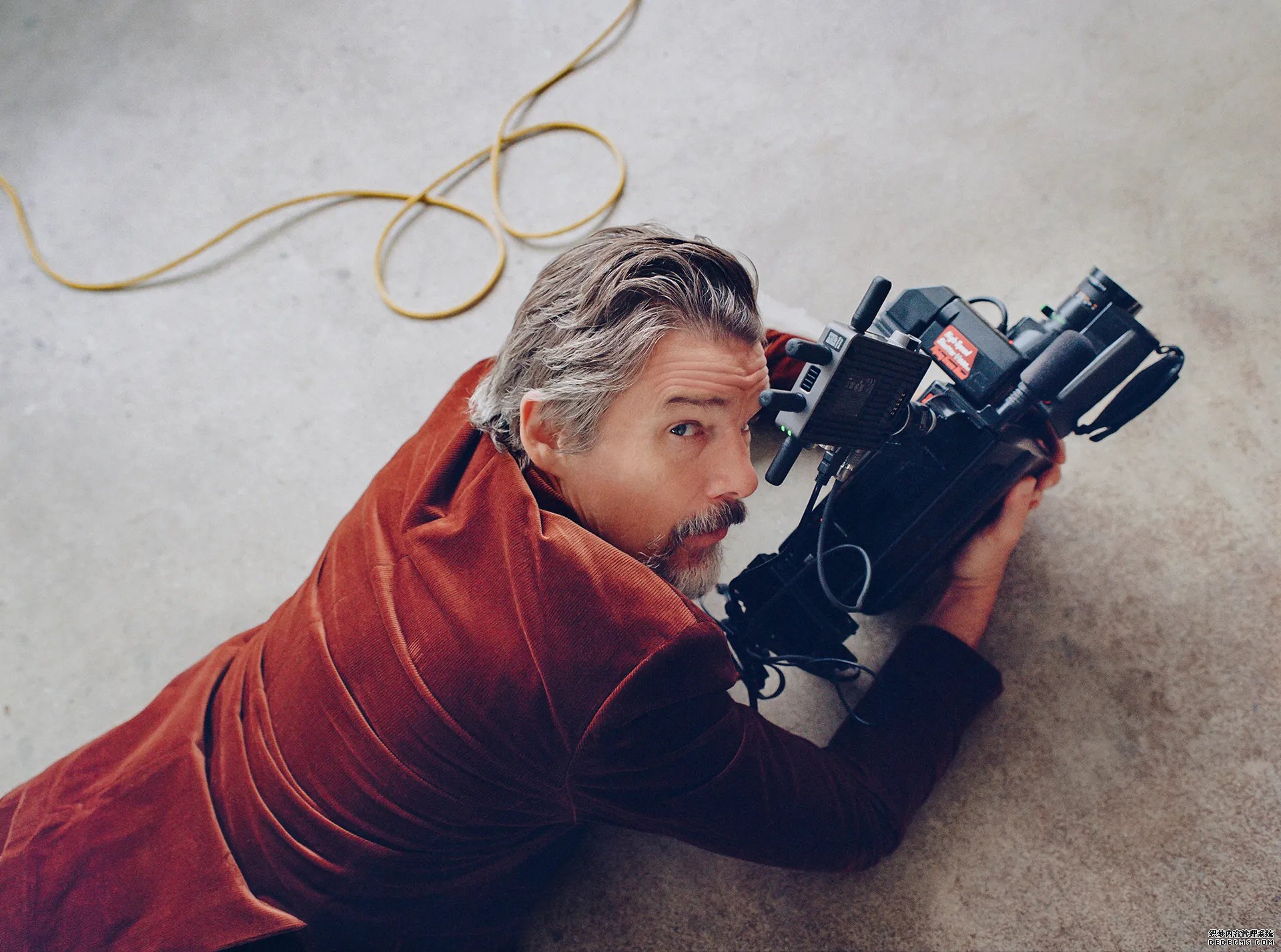 伊桑·霍克和女儿玛雅·霍克登杂志封面 ​​​