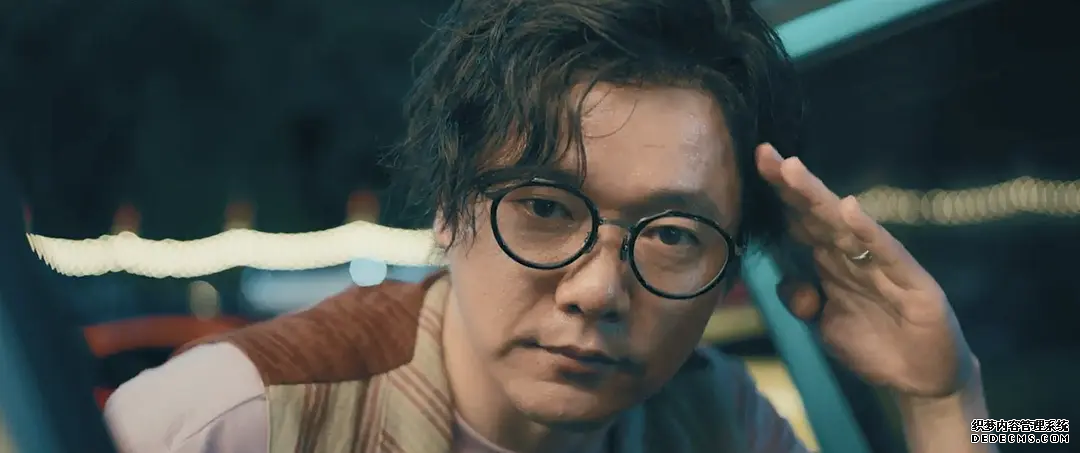 肖央和彭昱畅,竟然是年末最忙“打工人”?