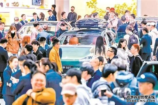 传统车企反攻,新势力洗牌 2025车市销量榜“喜与忧”